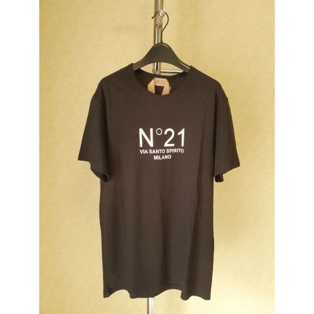 N°21(ヌメロヴェントゥーノ)の【新品・未使用】N°21レディースMILANOコットンTシャツブラック40サイズ レディースのトップス(Tシャツ(半袖/袖なし))の商品写真