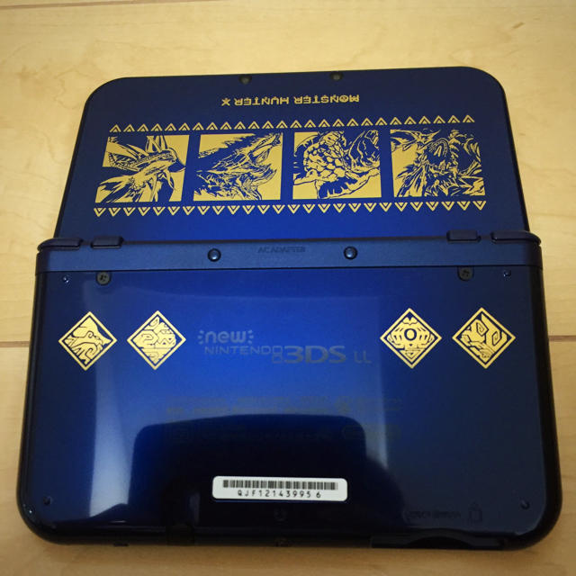 任天堂(ニンテンドウ)の【美品】☆任天堂  3DS LL モンハン限定カラー☆ エンタメ/ホビーのゲームソフト/ゲーム機本体(携帯用ゲーム機本体)の商品写真