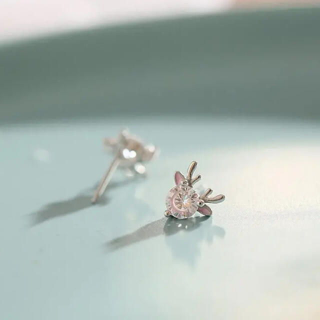 1ct. 可愛い鹿 銀製　モアサナイト　ピアス 24