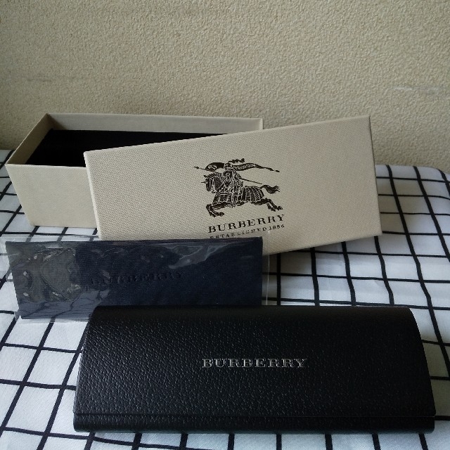 BURBERRY(バーバリー)のメガネケース（BURBERRY）未使用 インテリア/住まい/日用品の日用品/生活雑貨/旅行(日用品/生活雑貨)の商品写真