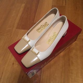 サルヴァトーレフェラガモ(Salvatore Ferragamo)のchun-chun様専用  美品！フェラガモパンプス 5 1/2  ワイズ2A(ハイヒール/パンプス)