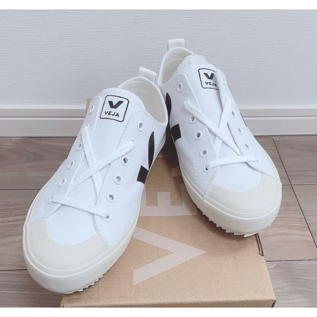 VEJA NOVA CANVAS WHITE_BLACK (NA011537B)