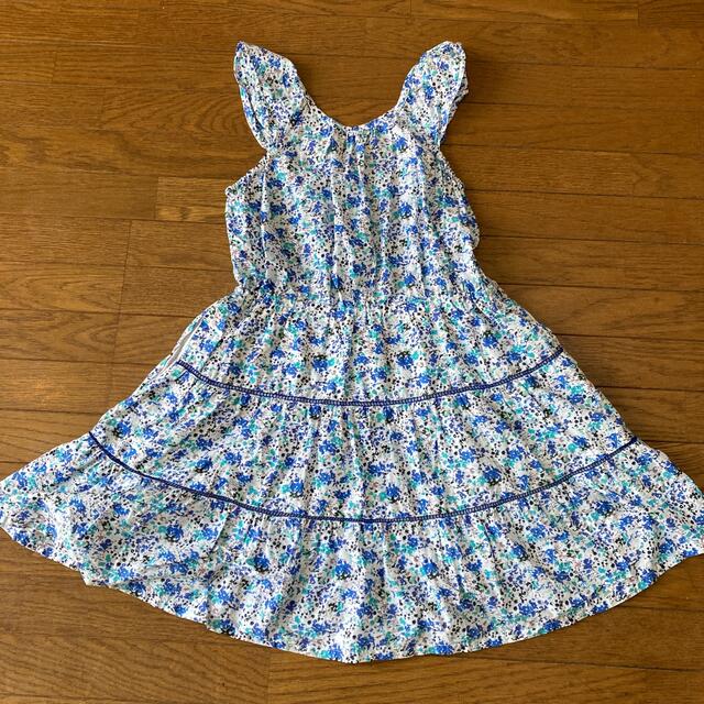 BeBe(ベベ)の小花柄ワンピース・140 キッズ/ベビー/マタニティのキッズ服女の子用(90cm~)(ワンピース)の商品写真