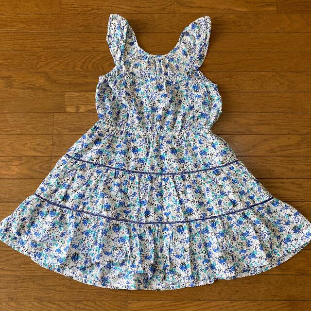 BeBe(ベベ)の小花柄ワンピース・140 キッズ/ベビー/マタニティのキッズ服女の子用(90cm~)(ワンピース)の商品写真