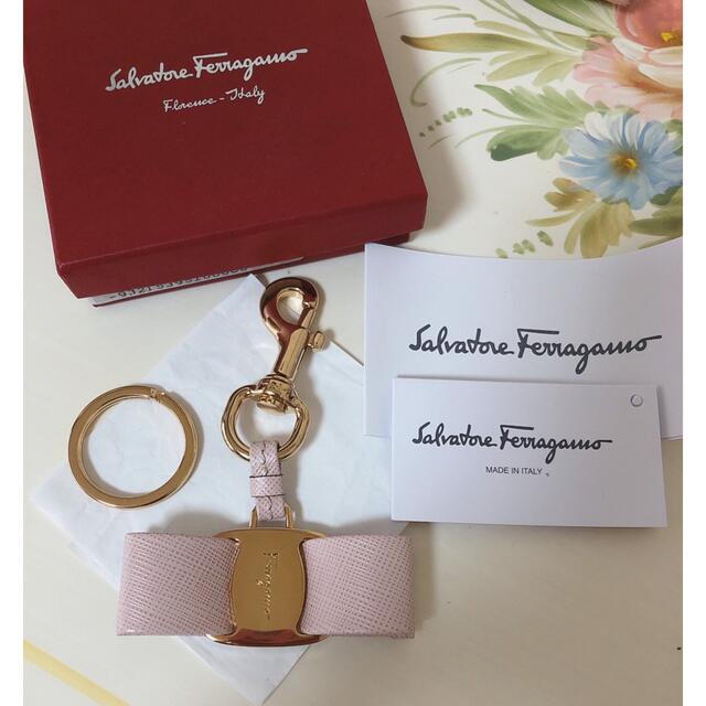 Salvatore Ferragamo フェラガモ ヴァラ リボンのキーホルダー