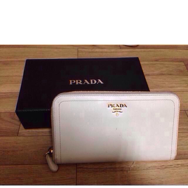 PRADA(プラダ)のPRADA  ラウンド長財布  ホワイト レディースのファッション小物(財布)の商品写真