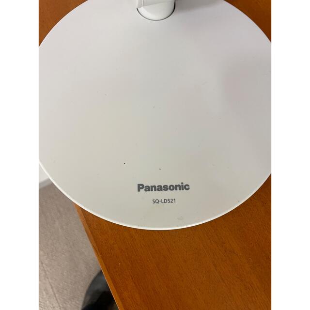 Panasonic(パナソニック)のパナソニック LEDデスクライト SQ-LD521-W インテリア/住まい/日用品のライト/照明/LED(テーブルスタンド)の商品写真