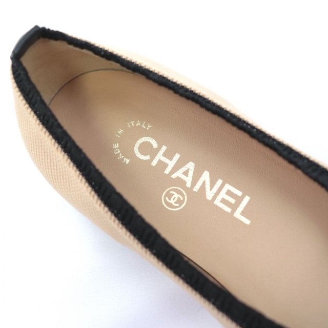 CHANEL(シャネル)の未使用 シャネル 19C フラットパンプス レディース ベージュ×黒 36C レディースの靴/シューズ(ハイヒール/パンプス)の商品写真