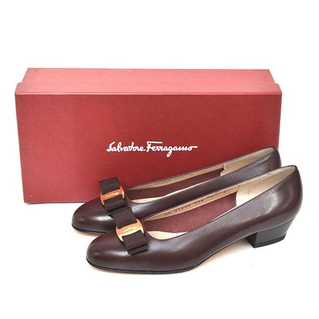 Salvatore Ferragamo(サルヴァトーレフェラガモ)の新品❤️フェラガモ ヴァラリボン アーモンドトゥ パンプス 7C(約24-24. レディースの靴/シューズ(ハイヒール/パンプス)の商品写真