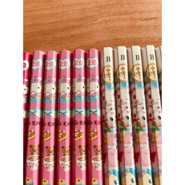 サンリオ(サンリオ)の💕未使用品💕鉛筆　赤鉛筆　大量　セット　サンリオ　26本　えんぴつ エンタメ/ホビーのアート用品(鉛筆)の商品写真