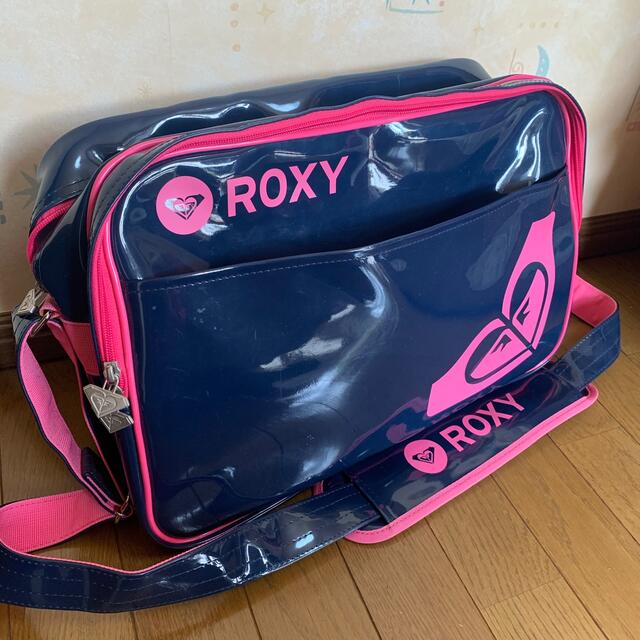 Roxy(ロキシー)のROXY エナメル　スポーツバッグ レディースのバッグ(ボストンバッグ)の商品写真