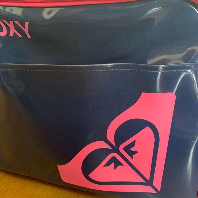 Roxy(ロキシー)のROXY エナメル　スポーツバッグ レディースのバッグ(ボストンバッグ)の商品写真