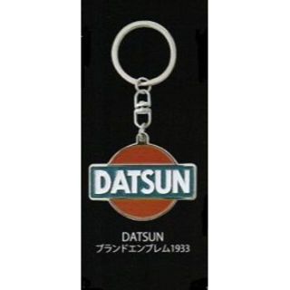 ①（単品）ダットサン DATSUN エンブレム1933 メタルキーホルダー(その他)