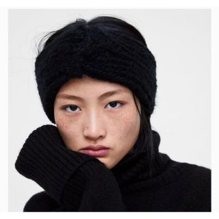 ザラ(ZARA)のZARA ケーブルニット　ヘッドバンド　新品未使用品(ヘアバンド)