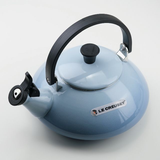 LE CREUSET(ルクルーゼ)のル クルーゼ　ケトル ゼン　1.6L　コースタルブルー　ホーロー製 インテリア/住まい/日用品のキッチン/食器(鍋/フライパン)の商品写真