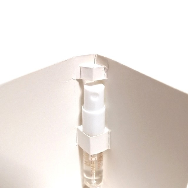 TOM FORD(トムフォード)のトムフォードソレイユブラン オードパルファム 1.5ml サンプル コスメ/美容の香水(ユニセックス)の商品写真