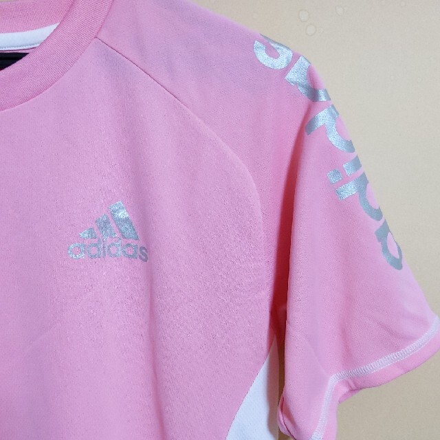 adidas(アディダス)のスポーツTシャツ　adidas　レディース レディースのトップス(Tシャツ(半袖/袖なし))の商品写真