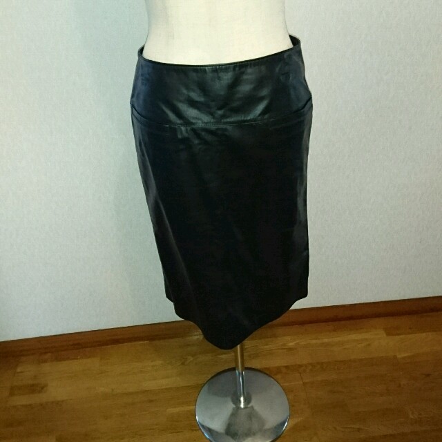 リアルレザー 黒タイトスカート レディースのスカート(ひざ丈スカート)の商品写真