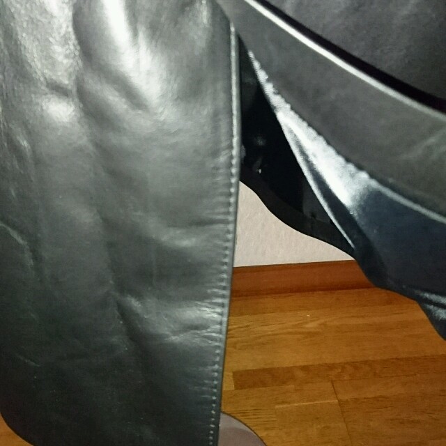 リアルレザー 黒タイトスカート レディースのスカート(ひざ丈スカート)の商品写真