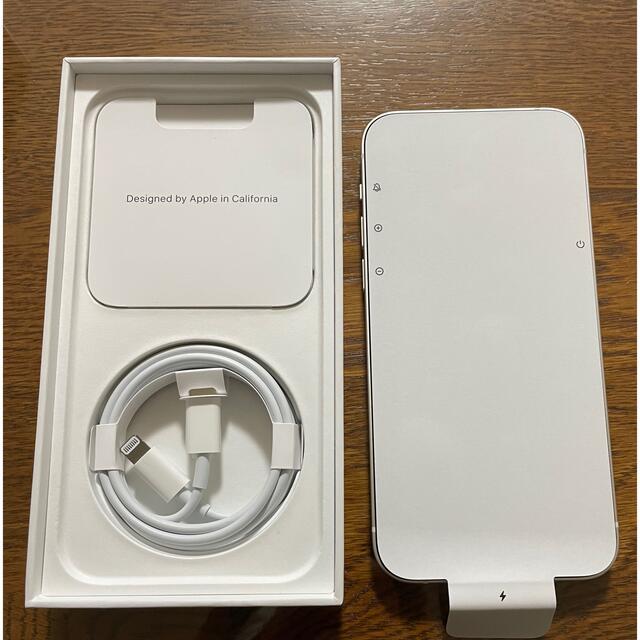 iPhone(アイフォーン)のApple iPhone 12 本体 64GB ホワイト　新品 スマホ/家電/カメラのスマートフォン/携帯電話(スマートフォン本体)の商品写真