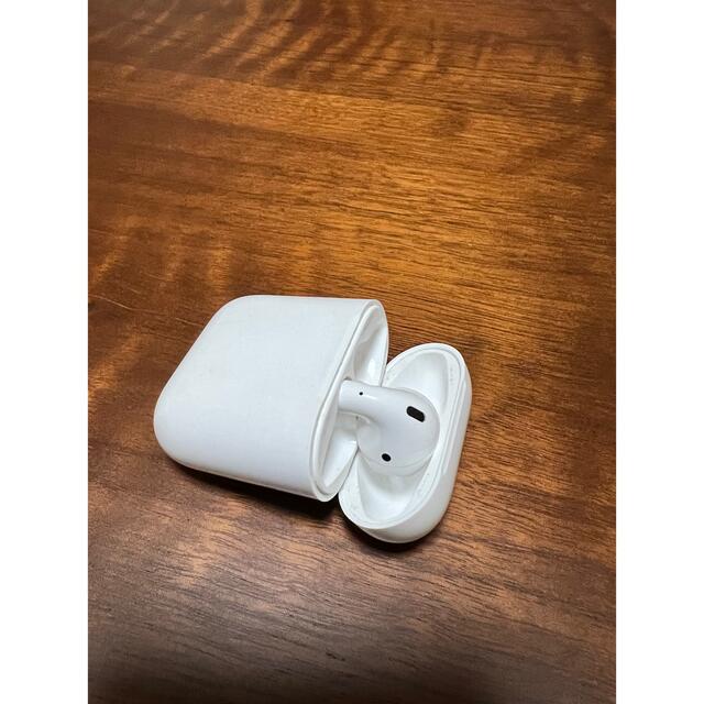 Apple(アップル)のAirPods 第1世代　右耳のみ＋ケース スマホ/家電/カメラのオーディオ機器(ヘッドフォン/イヤフォン)の商品写真