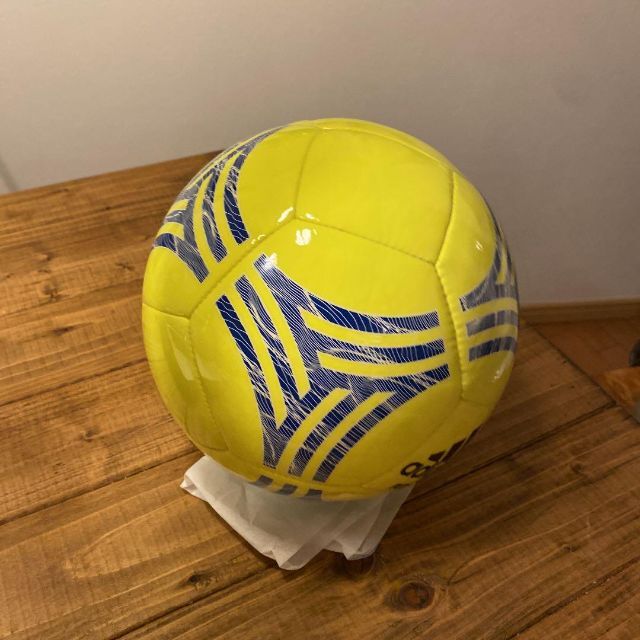 adidas サッカーボール　イエロー　FUTSAL 3号 スポーツ/アウトドアのサッカー/フットサル(ボール)の商品写真