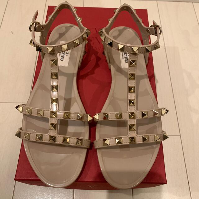 VALENTINO ロックスタッズ ラバー フラットサンダル