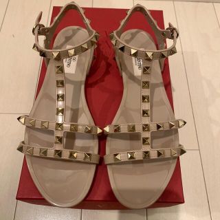 VALENTINO - VALENTINO ロックスタッズ ラバー フラットサンダル