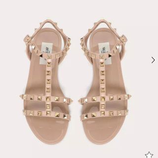 VALENTINO - VALENTINO ロックスタッズ ラバー フラットサンダル の
