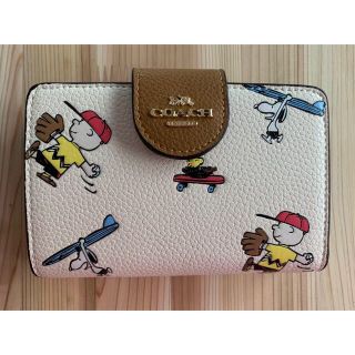 コーチ(COACH)のCOACHピーナッツコラボSNOOPY二つ折り財布　新品未使用品(財布)