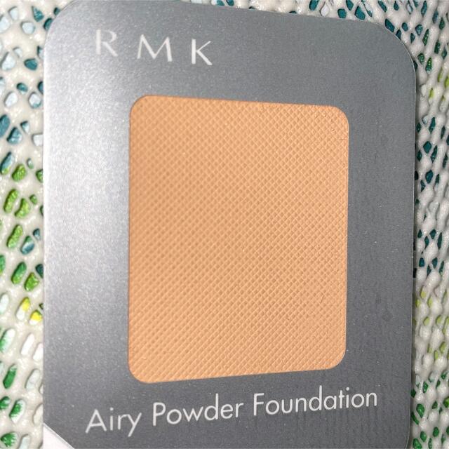 RMK(アールエムケー)のRMK エアリーパウダーファンデーション サンプル0.2g×5 102.103L コスメ/美容のベースメイク/化粧品(ファンデーション)の商品写真