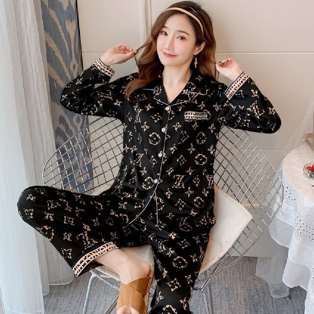 かわいい　サテン　シルク　パジャマ　satin silk pajama レディースのルームウェア/パジャマ(パジャマ)の商品写真