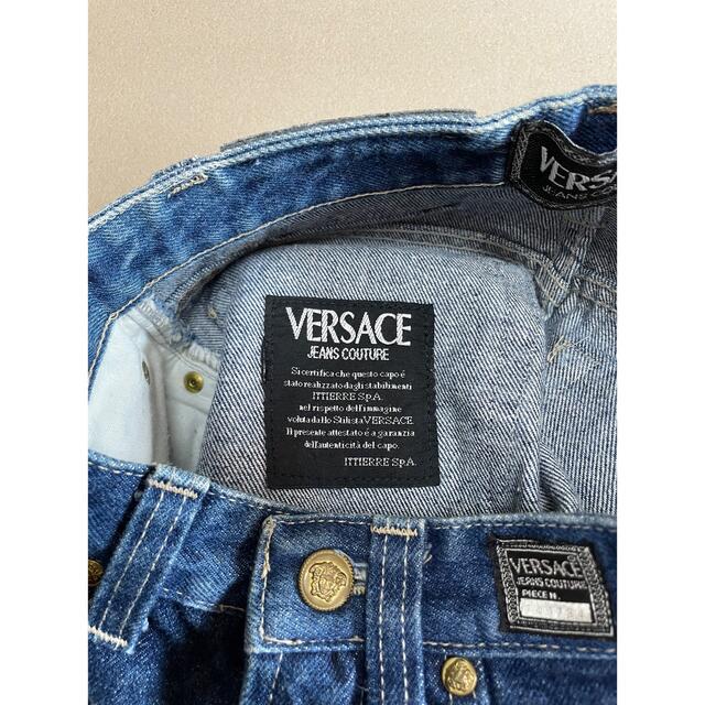 VERSACE(ヴェルサーチ)のベルサーチ　ジーンズ　26インチ レディースのパンツ(デニム/ジーンズ)の商品写真