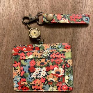 【美品】リバティ　LIBERTY  パスケース(パスケース/IDカードホルダー)