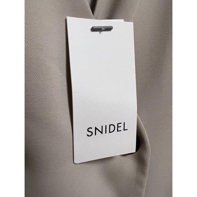 SNIDEL(スナイデル)のSNIDEL スナイデル　トレンチタイトロングワンピース　IVORY レディースのワンピース(ロングワンピース/マキシワンピース)の商品写真