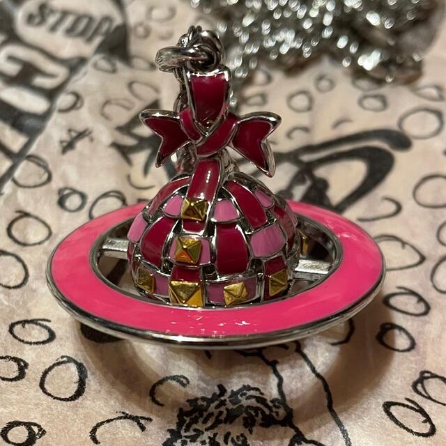 Vivienne Westwood(ヴィヴィアンウエストウッド)の亚麻得さま専用【Vivienne Westwood】リボンバスオーヴネックレス レディースのアクセサリー(ネックレス)の商品写真