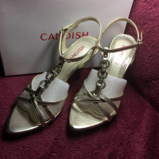 CANDISH(キャンディッシュ)のCANDISH ピンヒールサンダル　ゴールド　Lサイズ　パーティー レディースの靴/シューズ(サンダル)の商品写真