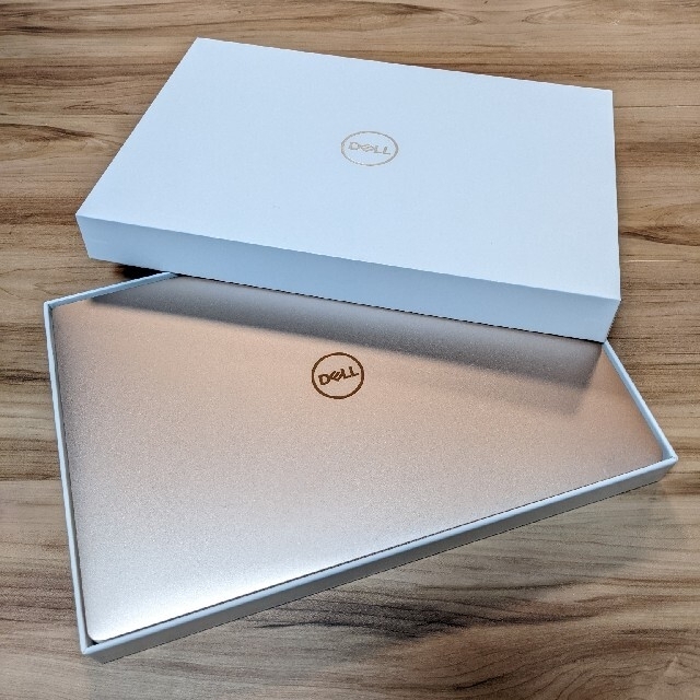 DELL(デル)のDELL XPS 7390 4Kタッチパネル Core i7 256GB-8GB スマホ/家電/カメラのPC/タブレット(ノートPC)の商品写真