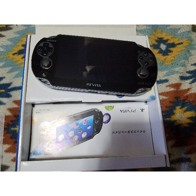 PlayStation®Vita クリスタル・ブラック Wi-Fiモデル 3