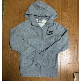 ナイキ(NIKE)のNIKE パーカー(パーカー)