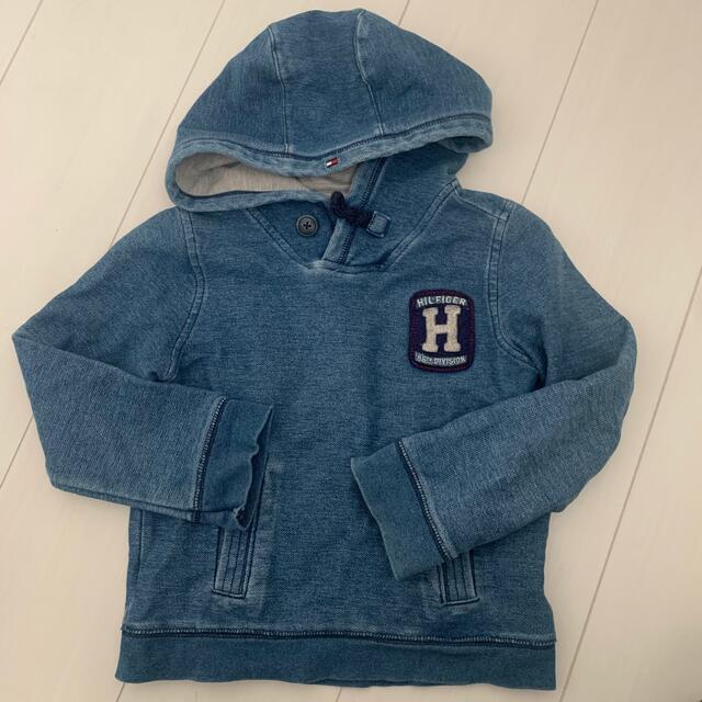 TOMMY HILFIGER(トミーヒルフィガー)のTOMMY HILFIGER トミーヒルフィガーパーカー4T 100cmぐらい キッズ/ベビー/マタニティのキッズ服男の子用(90cm~)(Tシャツ/カットソー)の商品写真