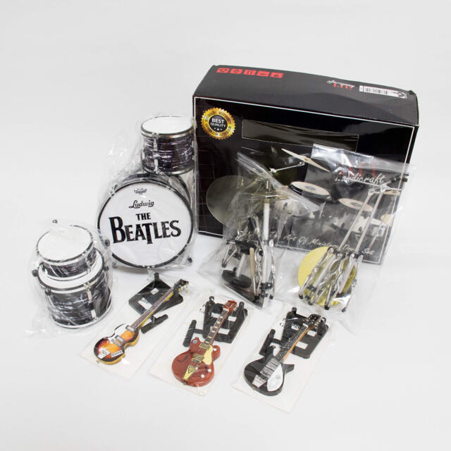 新品未開封 The Beatles ビートルズ ミニチュア 楽器 フィギュア