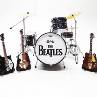 新品未開封 The Beatles ビートルズ ミニチュア 楽器 フィギュアの通販 ...