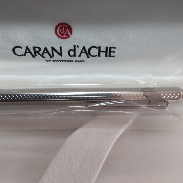 CARAN d'ACHE(カランダッシュ)のカランダッシュ　ボールペン未使用未開封 インテリア/住まい/日用品の文房具(ペン/マーカー)の商品写真