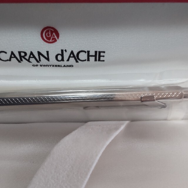 CARAN d'ACHE(カランダッシュ)のカランダッシュ　ボールペン未使用未開封 インテリア/住まい/日用品の文房具(ペン/マーカー)の商品写真