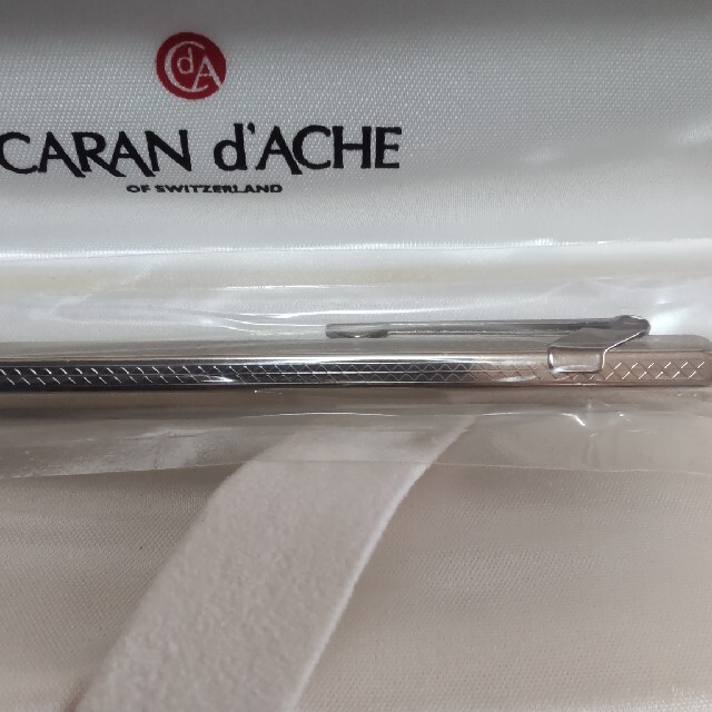 CARAN d'ACHE(カランダッシュ)のカランダッシュ　ボールペン未使用未開封 インテリア/住まい/日用品の文房具(ペン/マーカー)の商品写真