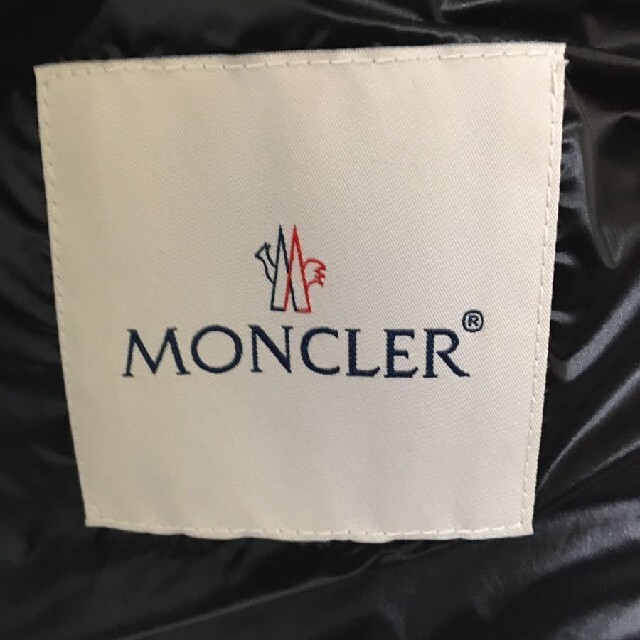 MONCLER(モンクレール)の□3月末までの期間限定価格□　MONCLER　ダウン メンズのジャケット/アウター(ダウンベスト)の商品写真