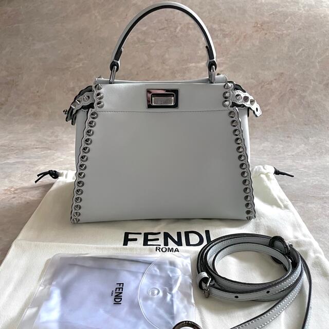 バッグFENDI ピーカブー ミニ スタッズ アイスグレー