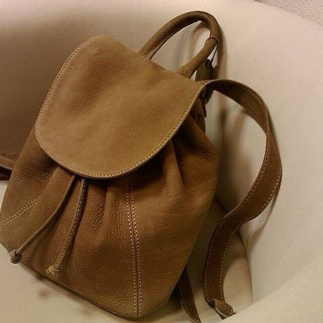 Coach(コーチ)グレーベージュ レザー リュックサック バッグ