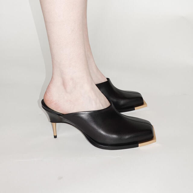 【Peter Do】SQUARE TOE MULE WITH METAL TIP